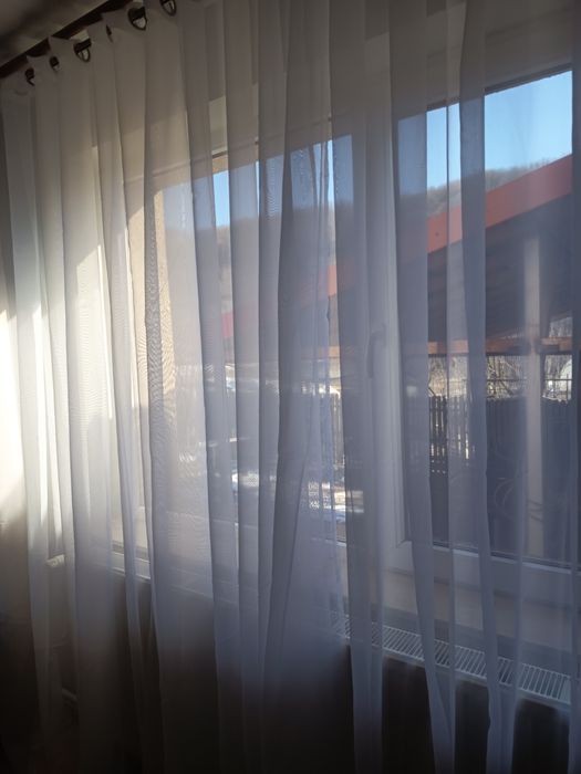 Două bucăți de 400x240 cm, lățimea 400cm și înălțimea 240 cm.