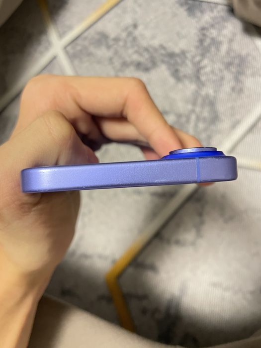 продам айфон 16 с гаранитей