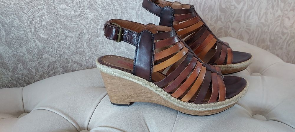 Продам босоножки