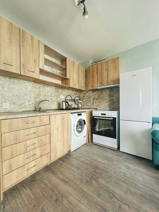 Дава се под наем Двустаен апартамент в София, Левски Г - 64 кв.м за 548.25 € - Снимка #1