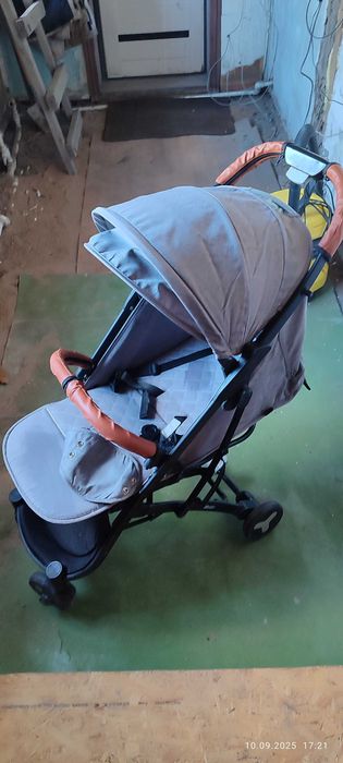 Коляска прогулочная