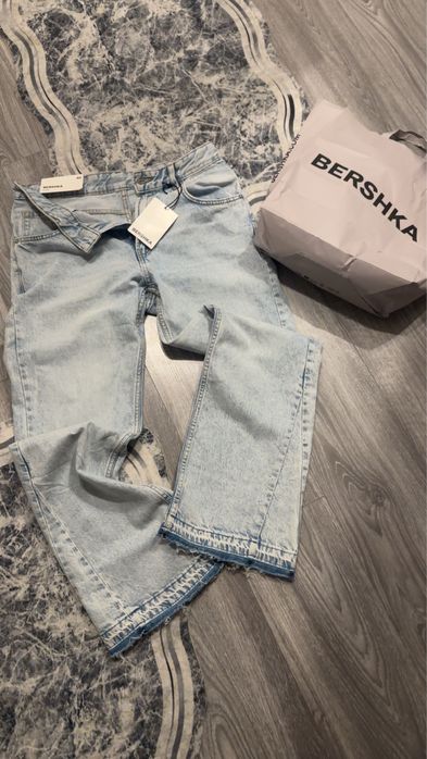 Blugi flared berska marime 40