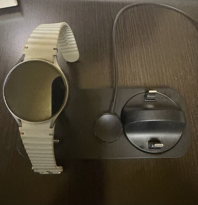 Galaxy Watch 7 LTE eSIM + 3в1 зарядна станция + пълен комплект