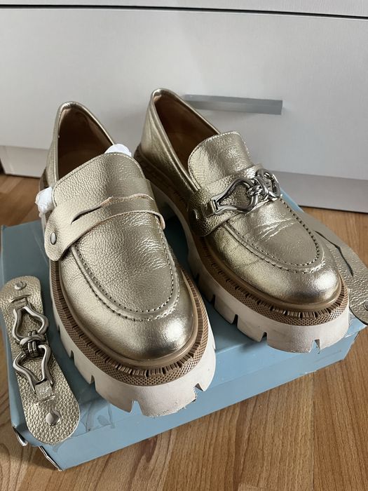 Златни лоуфъри на Aquamarine от естествена кожа