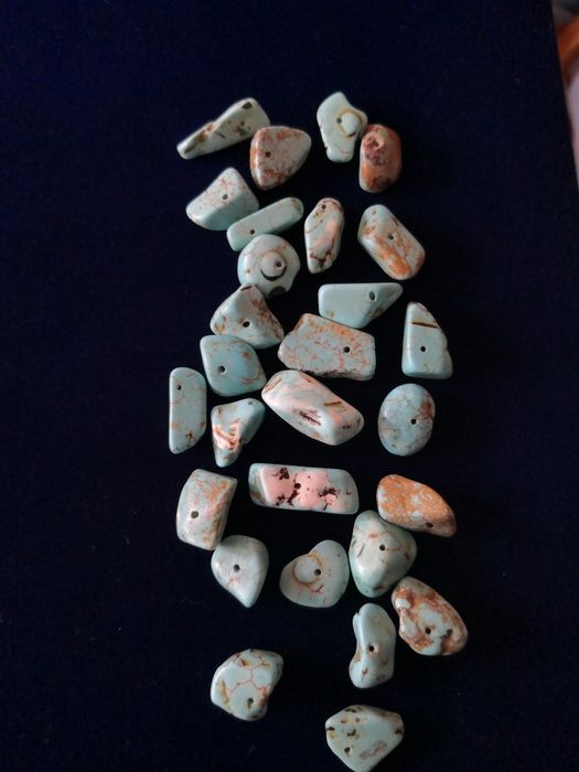 Lot turcoaz turquase naturale găurite. Toate au gaură.