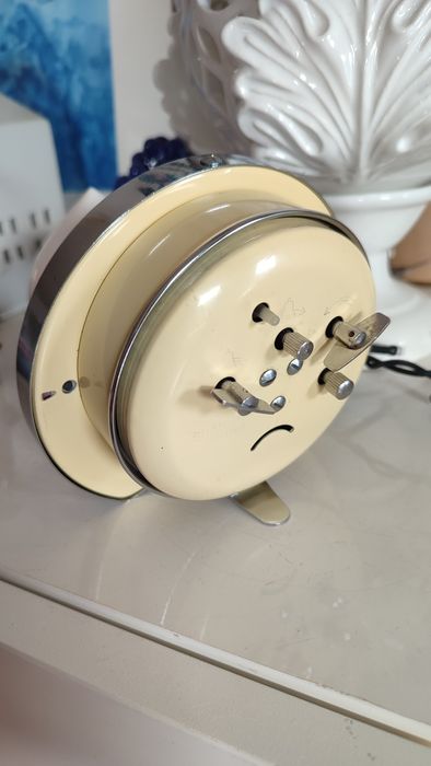 Стар часовник будилник отличен