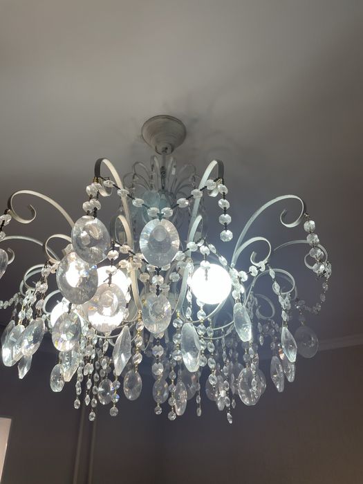 Продаю железную люстру