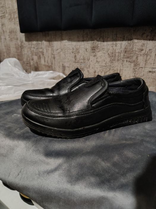 Продам школьные туфли для мальчика