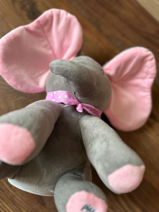 Elefant cantator- misca din urechi