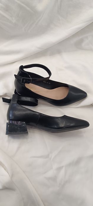 Женские туфли (черная)