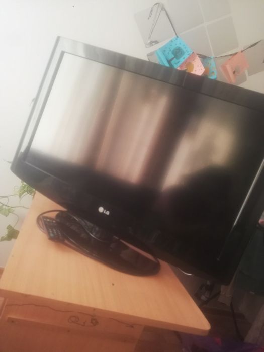 телевизор марки LG.