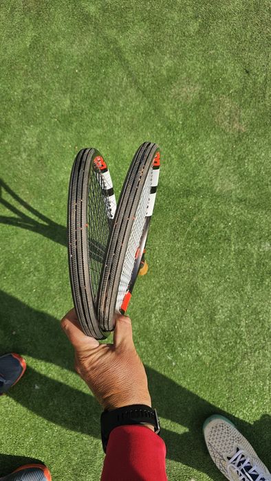 Vand rachete babolat pure strike vs