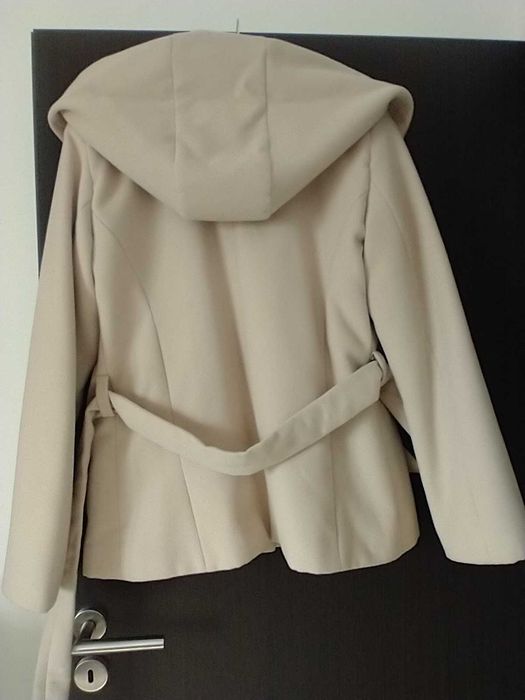 Jacheta Palton lina bej,captusit, gluga, buzunare CA NOU - 395 lei