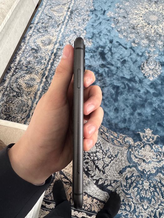 iPhone 11 в хорошем состоянии