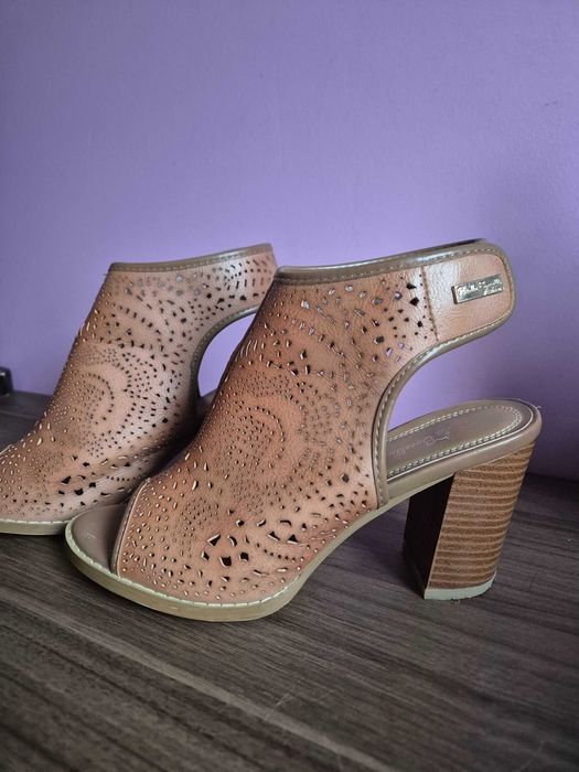 Сандали с платформа