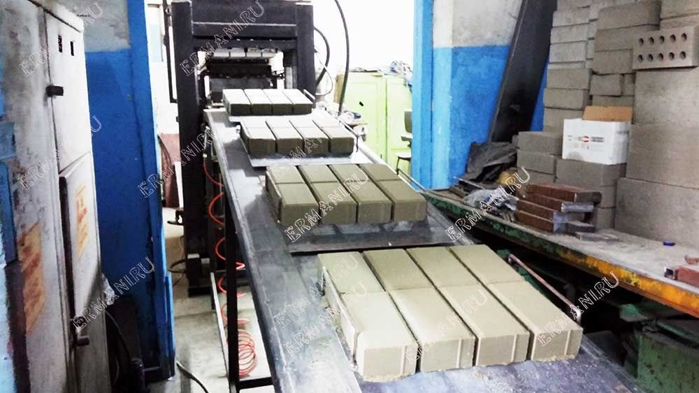 Строителна фабрика за производство на тухли, тротоарни плочи