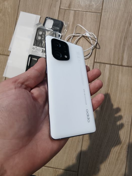 Продавам oppo find x5 256gb white