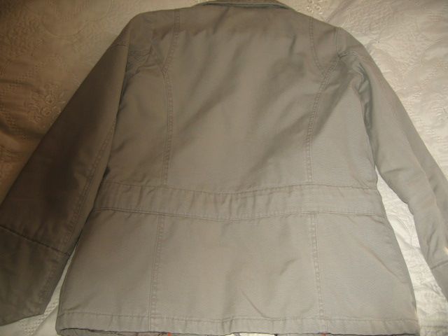 Продавам спортно яке