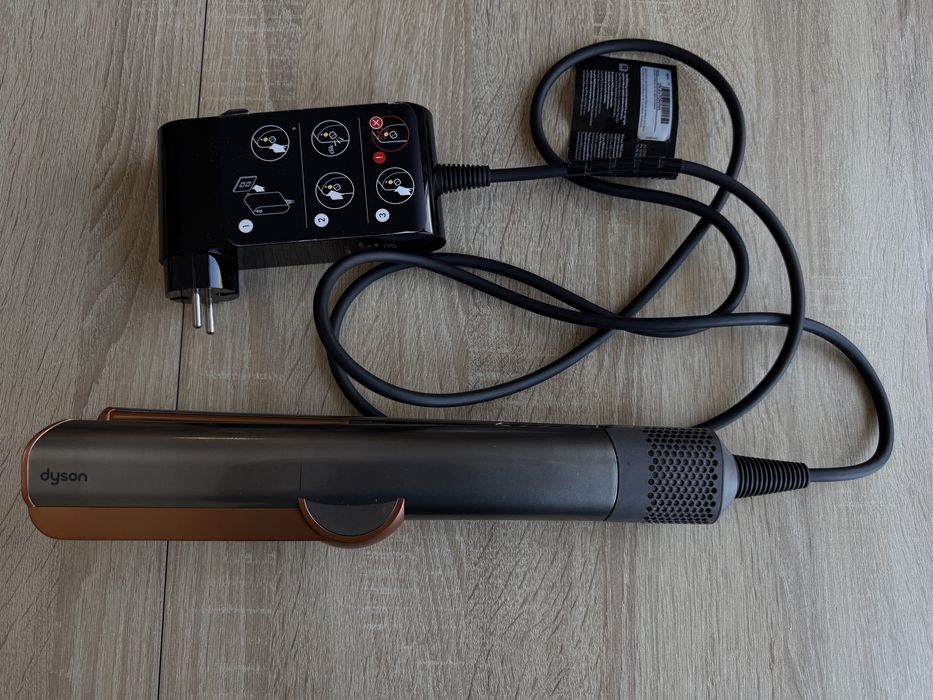 Dyson Airstrait HT01