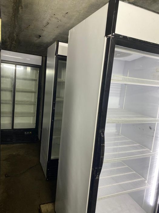 Продам витринные холодильники