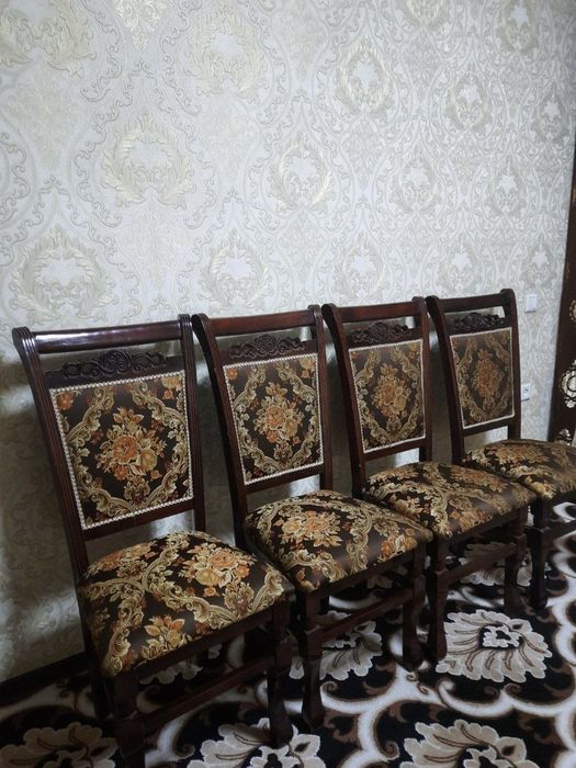 10 дона стул сотилади донаси 200.000 дан