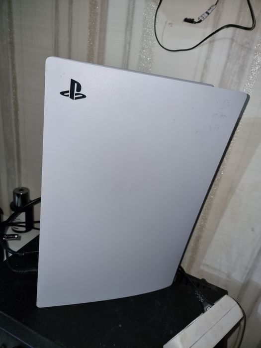 Vând PlayStation 5  Digital