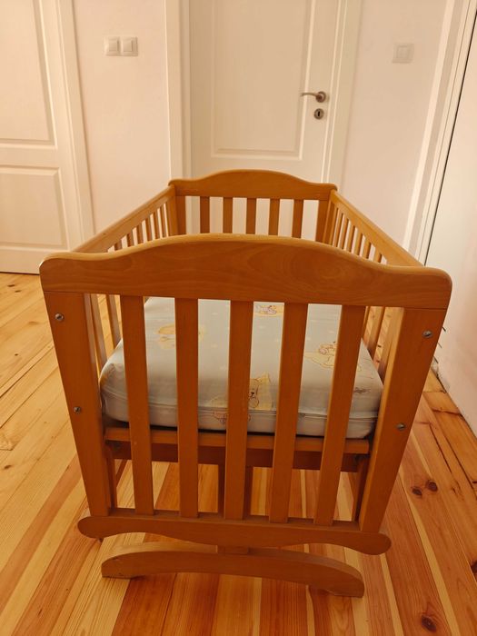 Люлеещо се бебешко креватче