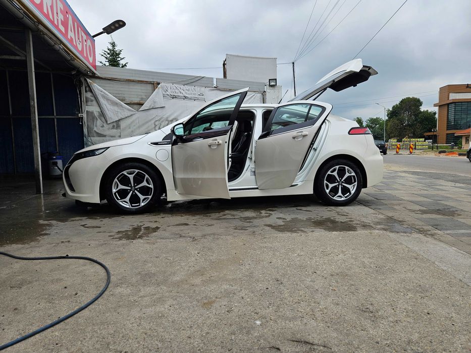 Opel Ampera plug in hybrid = electric+range extender