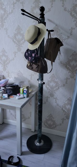 Продаётся вешалка, зеркало, Доска для глажки