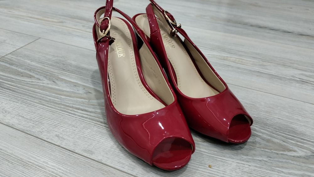 Продам женскую обувь