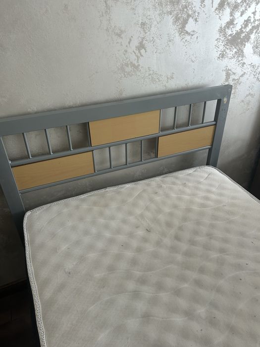 Метално легло с матрак