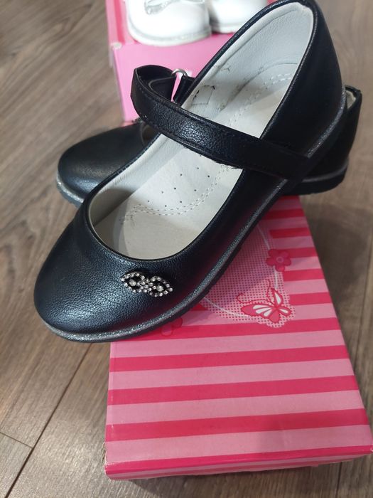 Обувки за момиче-2броя 30 лева