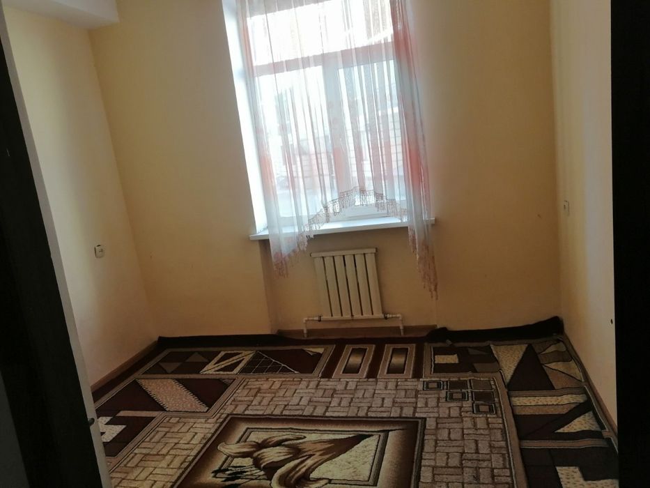 Фаргона шахар Флагман олдида