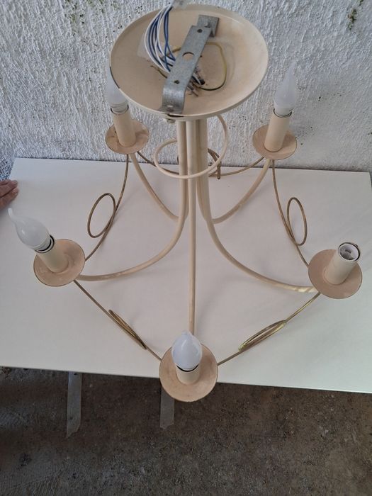 Продам люстру Карусель