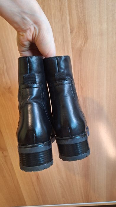 Botine din piele