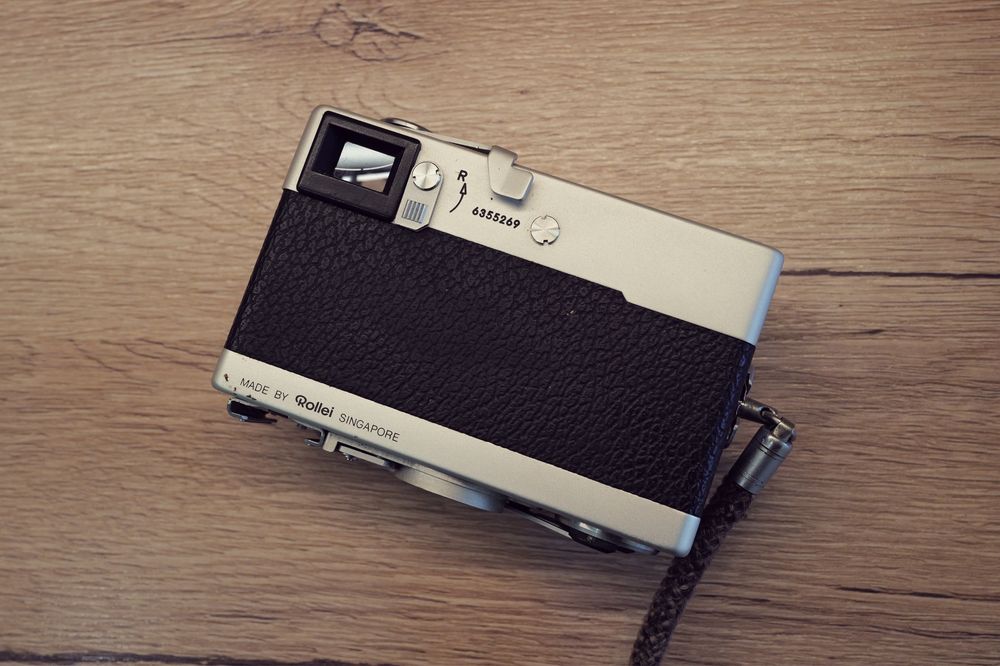 Aparat foto Rollei 35 T pe film obiectiv Zeiss Tessar point and shot
