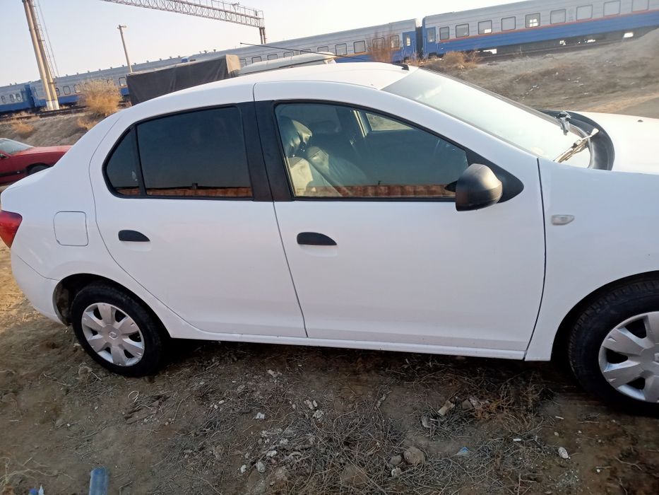 автомобиль рено логан