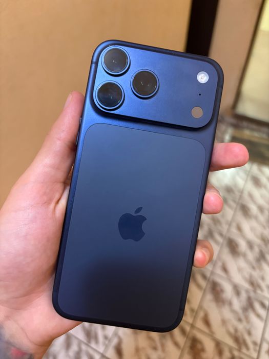 iPhone 17 pro max Blue