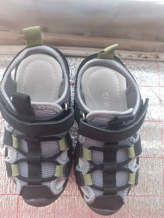 Продам Сандалики