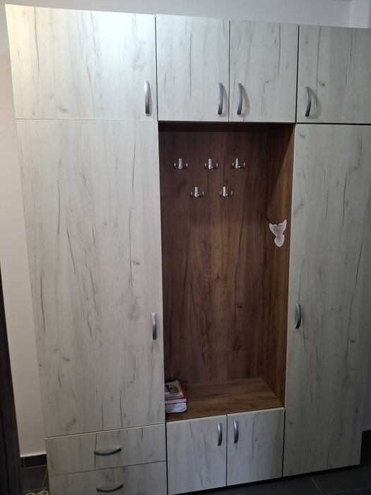 Cuier dulap în stare foarte buna