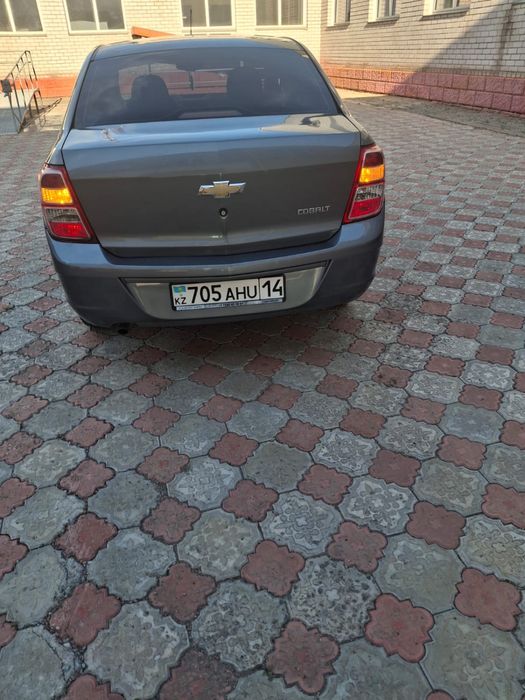 Шевроле кобальт.