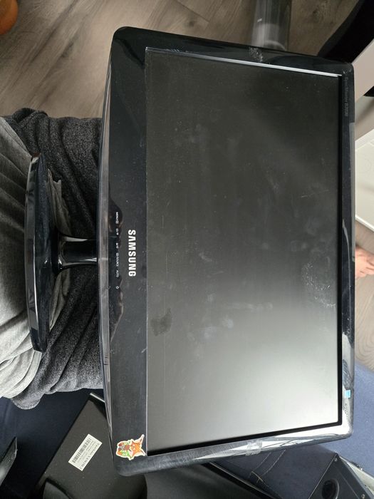 Два монитора Samsung и ViewSonic