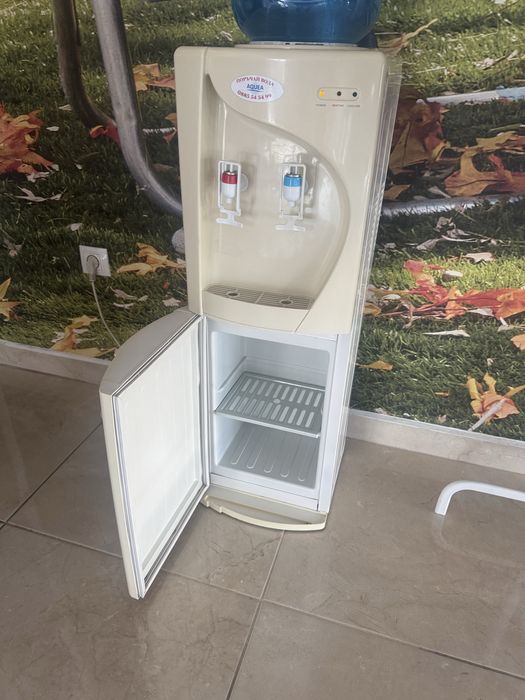 Диспенсер за вода компресорен