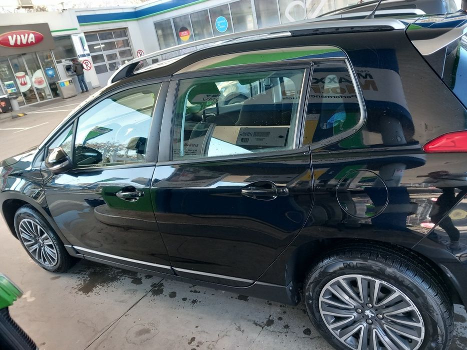Лек автомобил Peugeot 2008,аутлендър,1.2 бензин 82 к.с.реални 23 640км