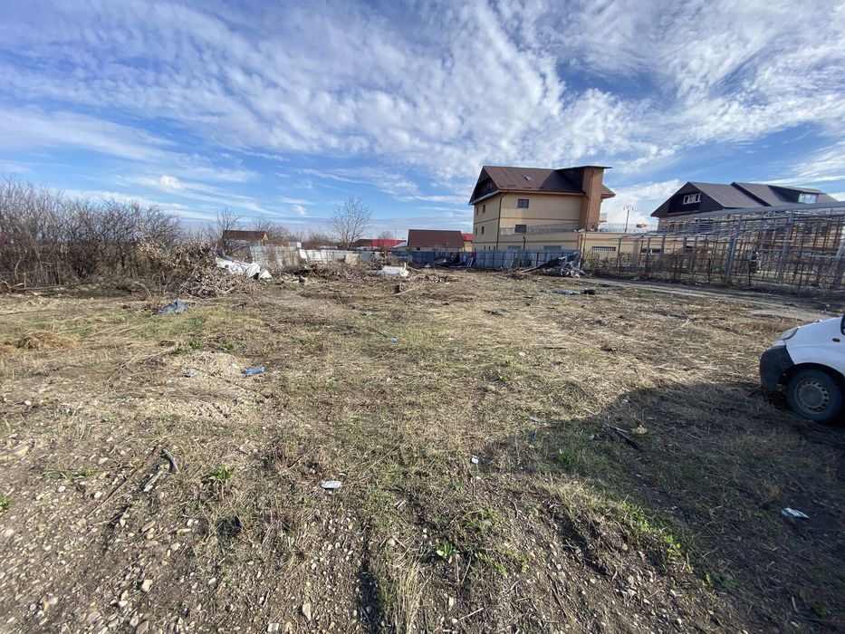 Teren la E85 loc de casa