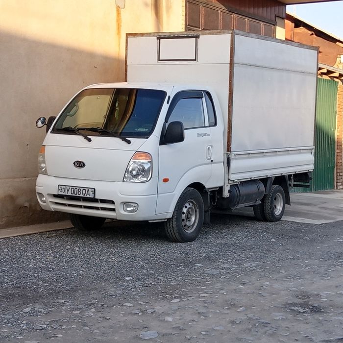 Kia bongo srochna sotiladi