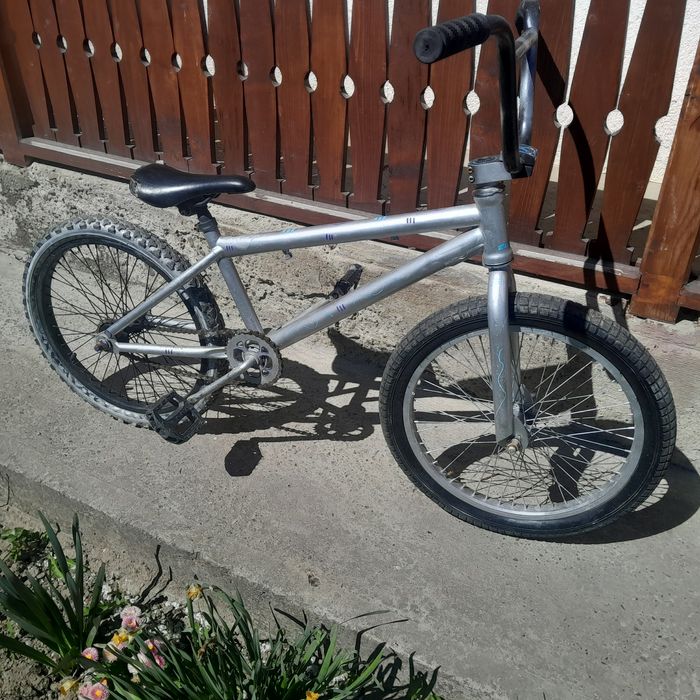 Vând bicicleta Bmx