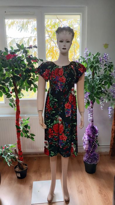 Vand 8 rochii diferite/20 ron bucata