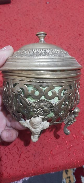 Срочно продам шкатулку 18 века антиквариат есть климо прба.