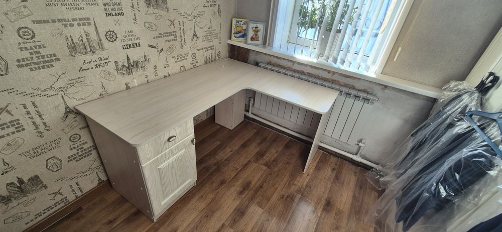 Продам стол угловой